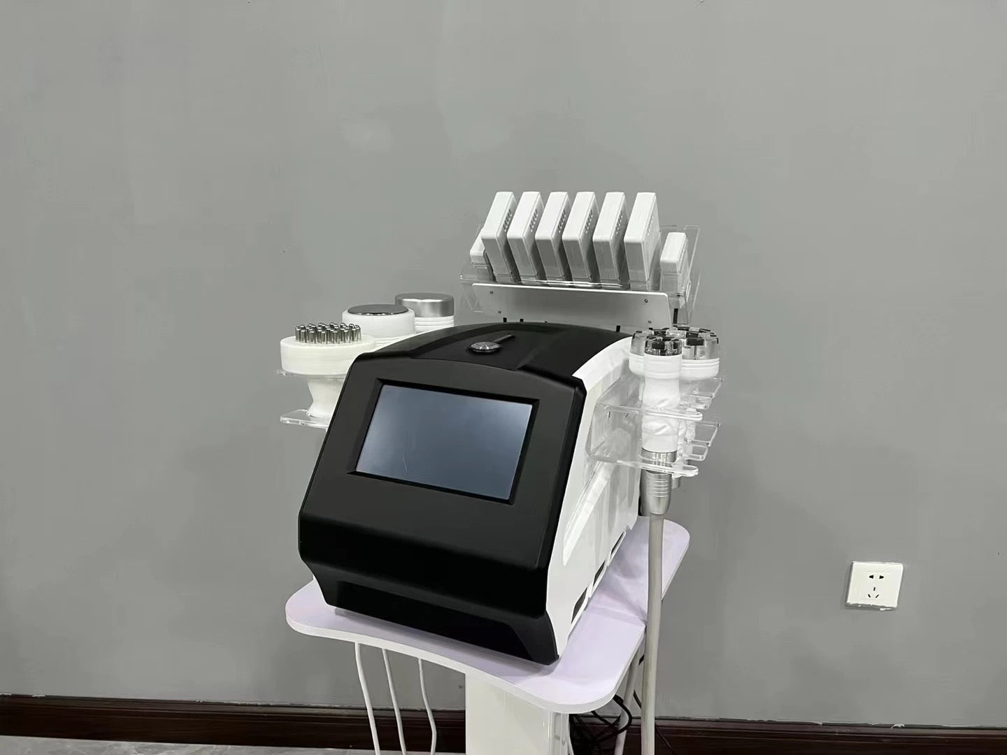 Equipo Multifunción (Cavitacion,Lipolaser,Vacum,Radiofrecuencia y martillo)