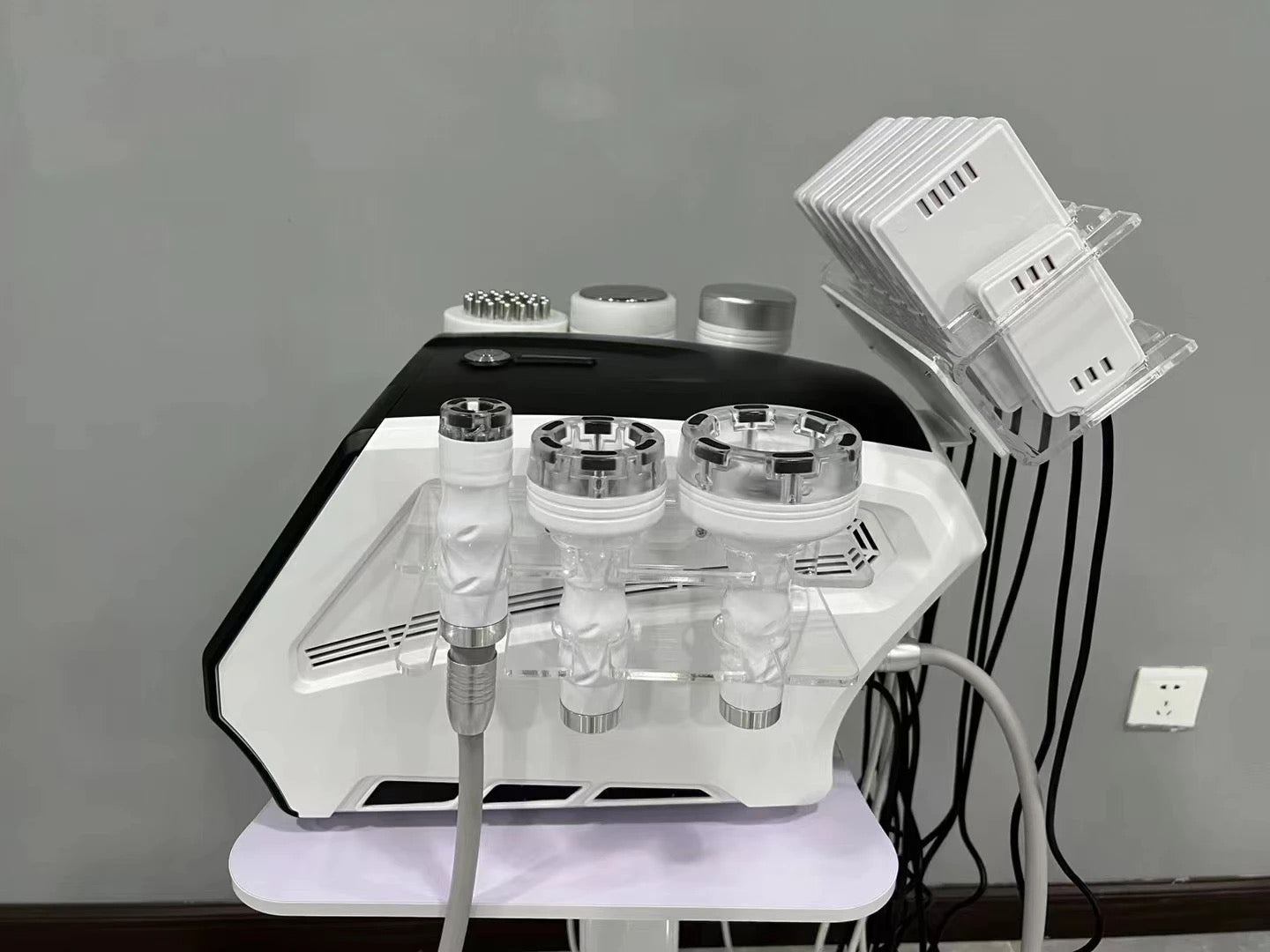 Equipo Multifunción (Cavitacion,Lipolaser,Vacum,Radiofrecuencia y martillo)